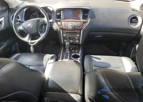2013 Nissan Pathfinder Platinum z USA, uszkodzony, nr VIN 5N1AR2MM8DC674965